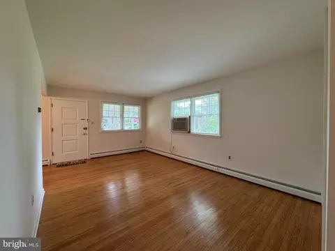 Living - 17 Walnut Rd, Wallingford, PA 19086 photo 4 of 4