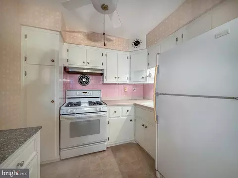Kitchen - 347 Beverly Blvd, Darby, PA 19082 photo 2 of 3