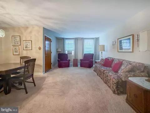 Living - 347 Beverly Blvd, Darby, PA 19082 photo 2 of 5