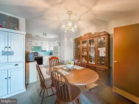 Dining - 347 Beverly Blvd, Darby, PA 19082 photo 3 of 3
