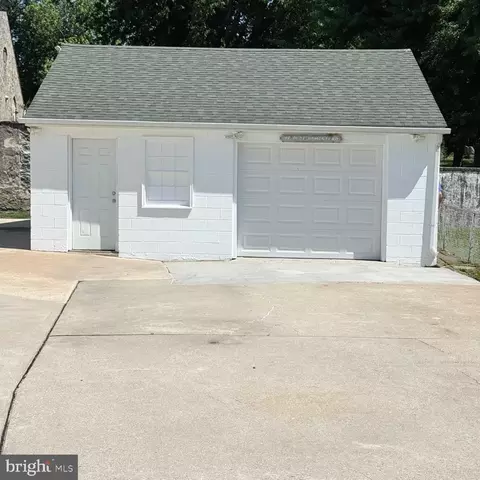 Exterior - 5 3rd St, Brookhaven, PA 19015 photo 3 of 12