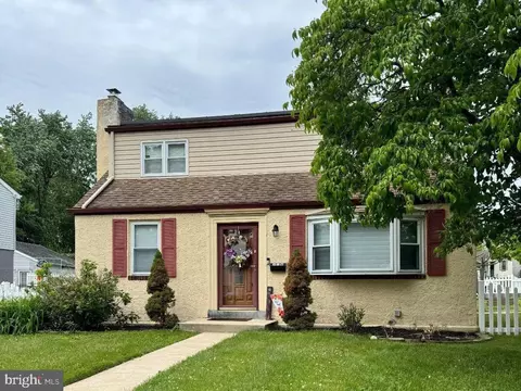 718 Pearl Ave, Morton, PA 19070