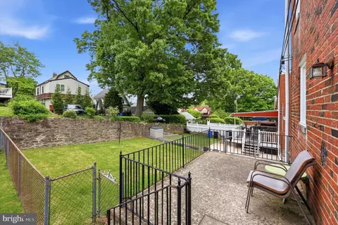 Exterior - 422 Eagle Rd, Havertown, PA 19083 photo 3 of 4