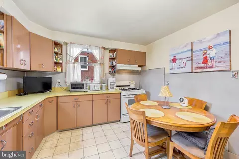 Kitchen - 422 Eagle Rd, Havertown, PA 19083 photo 2 of 3