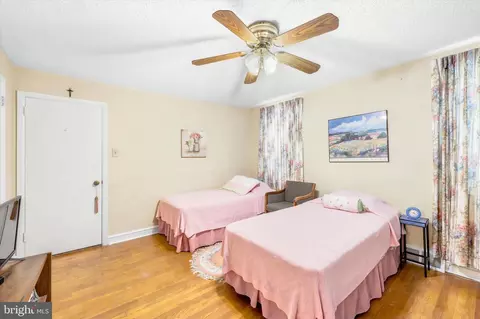 Bedroom - 422 Eagle Rd, Havertown, PA 19083 photo 2 of 5