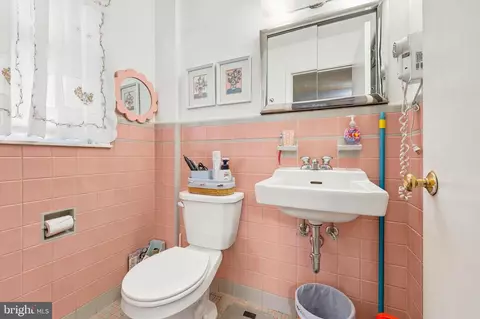 Bath - 422 Eagle Rd, Havertown, PA 19083 photo 2 of 3