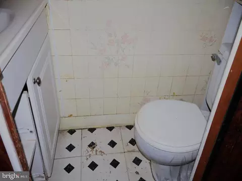Bath - Undisclosed, Upper Darby, PA 19082 photo 3 of 3