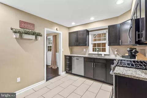 Entry Way - 416 Glendale Cir, Springfield, PA 19064 photo 2 of 4