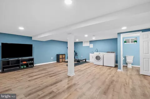 Other - 416 Glendale Cir, Springfield, PA 19064 photo 9 of 14