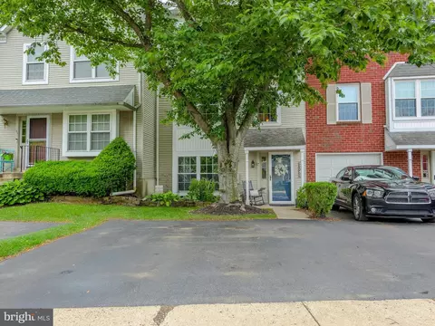 44 Eusden Dr, Aston, PA 19014