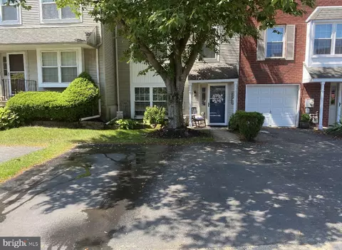 44 Eusden Dr, Aston, PA 19014