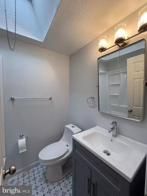 Bath - 135 Ervin Ave, Marcus Hook, PA 19061 photo 2 of 3