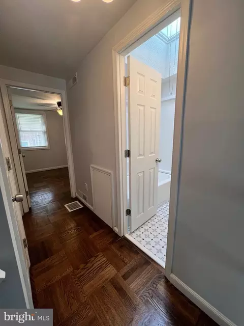 Entry Way - 135 Ervin Ave, Marcus Hook, PA 19061 photo 3 of 9
