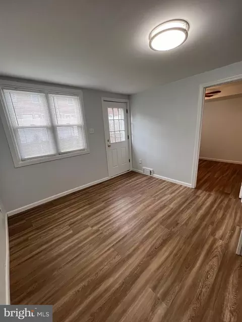 Entry Way - 135 Ervin Ave, Marcus Hook, PA 19061 photo 8 of 9