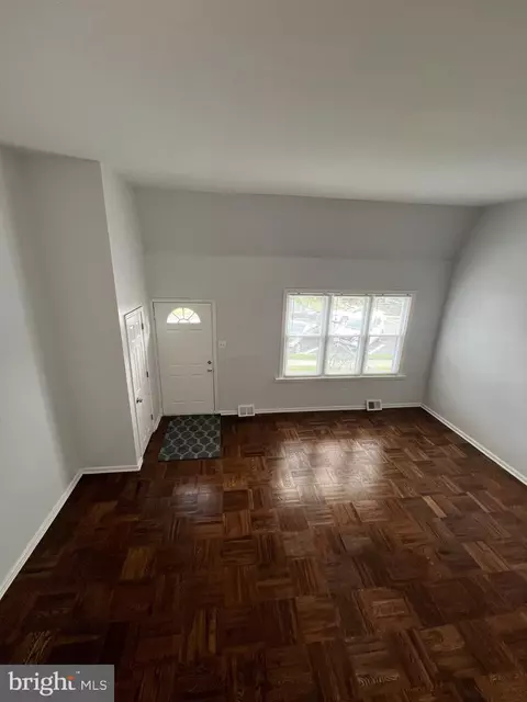 Living - 135 Ervin Ave, Marcus Hook, PA 19061 photo 3 of 4