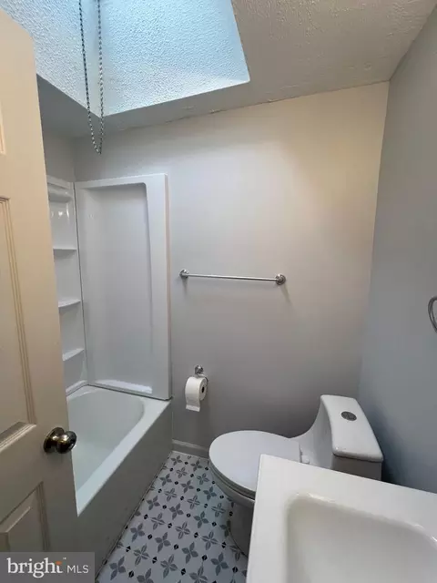Bath - 135 Ervin Ave, Marcus Hook, PA 19061 photo 1 of 3