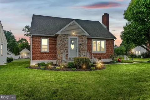 4114 Naamans Creek Rd, Ogden, PA 19061