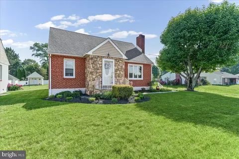 4114 Naamans Creek Rd, Ogden, PA 19061