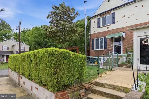 201 Willowbrook Ave, Folsom, PA 19033