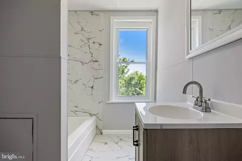 Bath - 59 N Keystone Ave, Darby, PA 19082 photo 1 of 1