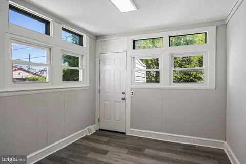 Entry Way - 59 N Keystone Ave, Darby, PA 19082 photo 4 of 5