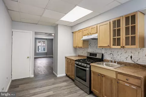 Entry Way - 59 N Keystone Ave, Darby, PA 19082 photo 2 of 5