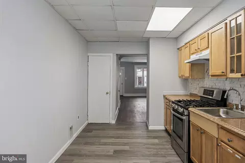 Entry Way - 59 N Keystone Ave, Darby, PA 19082 photo 3 of 5