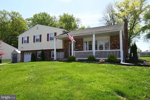 2345 Crestview Ln, Aston, PA 19014