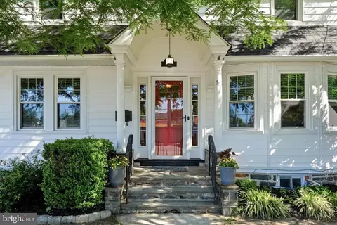 11 Golf Rd, Havertown, PA 19083