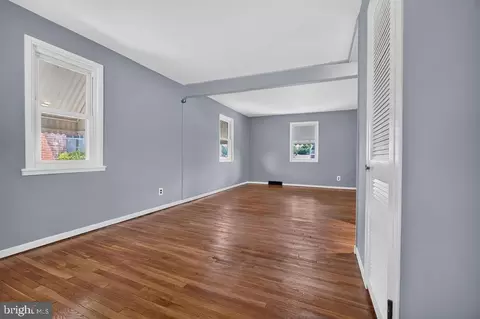 Living - 950 Thornton Rd, Boothwyn, PA 19061 photo 4 of 4