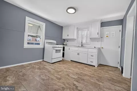 Entry Way - 950 Thornton Rd, Boothwyn, PA 19061 photo 1 of 5