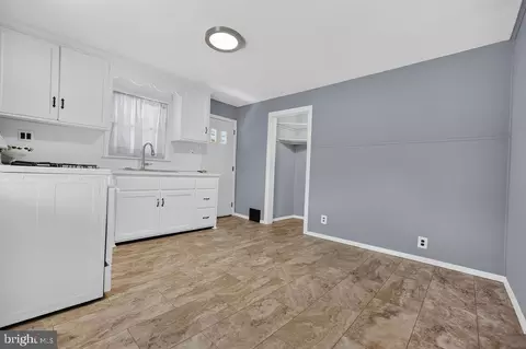 Entry Way - 950 Thornton Rd, Boothwyn, PA 19061 photo 2 of 5