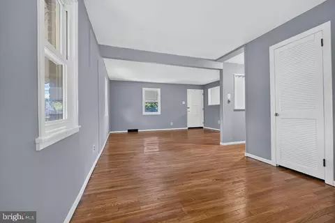 Living - 950 Thornton Rd, Boothwyn, PA 19061 photo 3 of 4