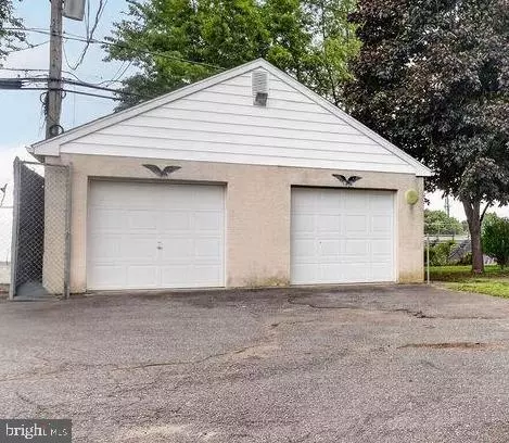 Exterior - 950 Thornton Rd, Boothwyn, PA 19061 photo 1 of 5