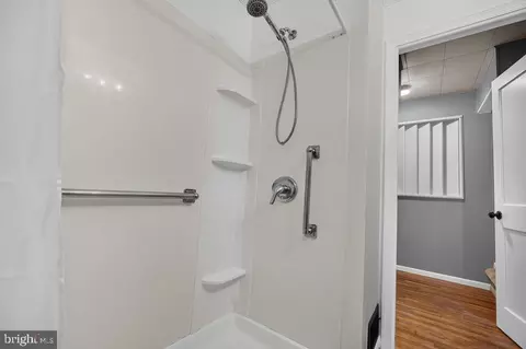 Bath - 950 Thornton Rd, Boothwyn, PA 19061 photo 2 of 2