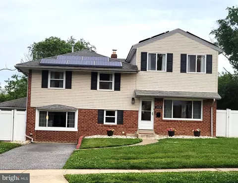 2928 Larkspur Ln, Secane, PA 19018