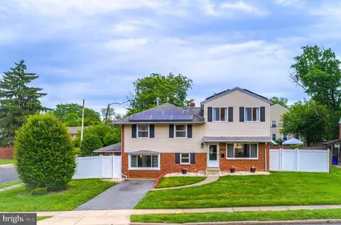 2928 Larkspur Ln, Secane, PA 19018