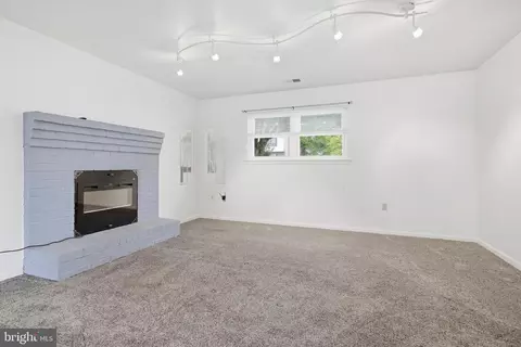 Living - 2206 Briarcliff Ave, Boothwyn, PA 19061 photo 2 of 6