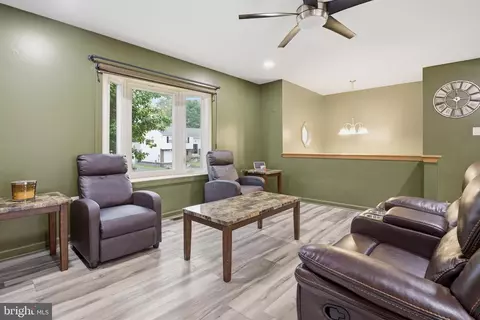 Living - 2206 Briarcliff Ave, Boothwyn, PA 19061 photo 1 of 6