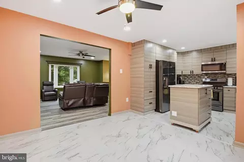 Entry Way - 2206 Briarcliff Ave, Boothwyn, PA 19061 photo 1 of 3