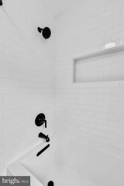 Bath - 235 Willow Ave, Wayne, PA 19087 photo 4 of 5