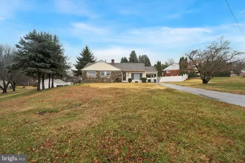 301 S New Ardmore Ave, Broomall, PA 19008