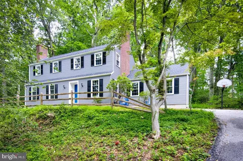791 Robinhood Rd, Bryn Mawr, PA 19010