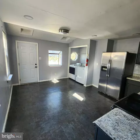 Entry Way - 206 Harvey Ave, Marcus Hook, PA 19061 photo 7 of 12