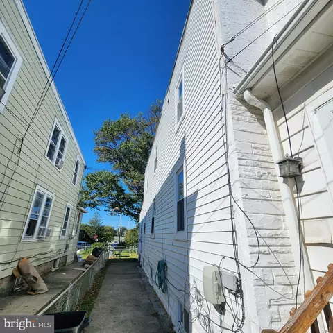 Entry Way - 206 Harvey Ave, Marcus Hook, PA 19061 photo 3 of 12