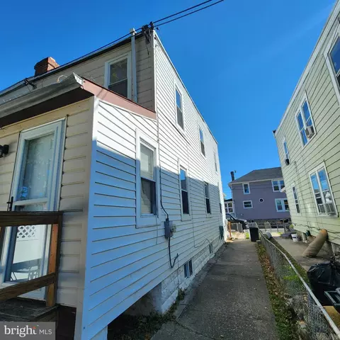 Entry Way - 206 Harvey Ave, Marcus Hook, PA 19061 photo 2 of 12