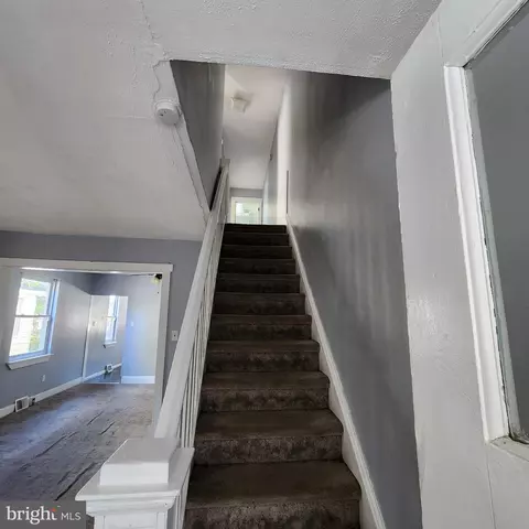 Entry Way - 206 Harvey Ave, Marcus Hook, PA 19061 photo 9 of 12