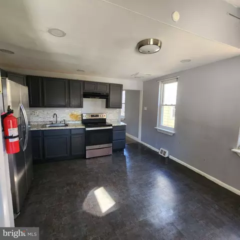 Entry Way - 206 Harvey Ave, Marcus Hook, PA 19061 photo 8 of 12
