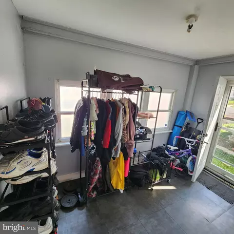 Entry Way - 206 Harvey Ave, Marcus Hook, PA 19061 photo 4 of 7
