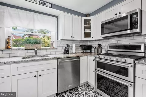 Kitchen - 14 Windsor Cir, Springfield, PA 19064 photo 3 of 3